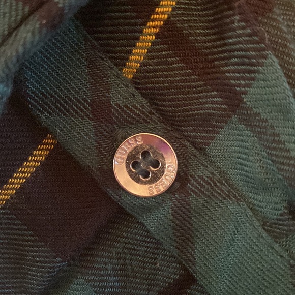 ❌❌SOLD❌❌BNWT ladies GUESS plaid blouse - Picture 3 of 3